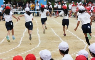 運動会で走る子どもたちの画像│リンは体内でカルシウムの次に多く存在しているミネラルである「リン」とは？